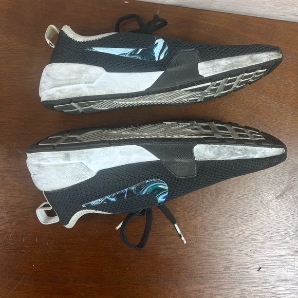 Nike Tennis Shoe - Picture 4 of 4